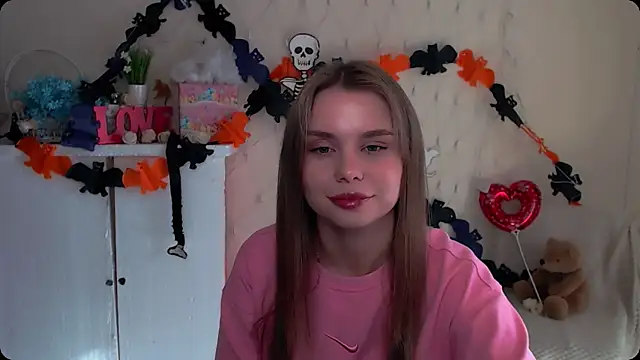 Snapshot of OceanicDawn chatting on 11-02-25, 09:11 OceanicDawn online show from 11-02-25, 09:11