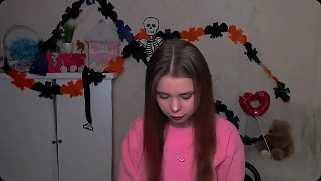 Snapshot of OceanicDawn chatting on 11-05-25, 06:13 OceanicDawn online show from 11-05-25, 06:13