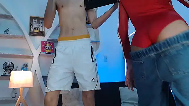 Snapshot of TWINKS_FRIENDS chatting on 09-10-25, 01:27 TWINKS FRIENDS online show from 09-10-25, 01:27