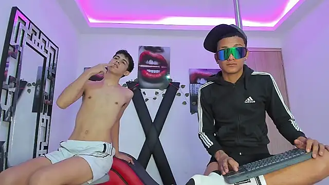 Snapshot of TWINKS_FRIENDS chatting on 09-30-25, 07:24 TWINKS FRIENDS online show from 09-30-25, 07:24