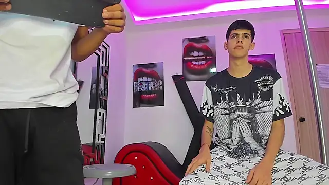 Snapshot of TWINKS_FRIENDS chatting on 10-10-25, 07:18 TWINKS FRIENDS online show from 10-10-25, 07:18