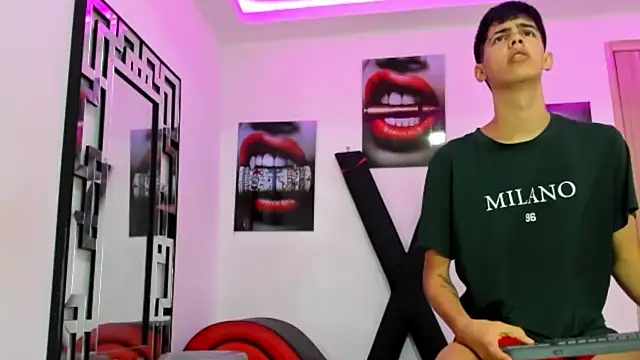 Snapshot of TWINKS_FRIENDS chatting on 10-19-25, 07:20 TWINKS FRIENDS online show from 10-19-25, 07:20