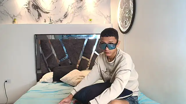 Snapshot of TWINKS_FRIENDS chatting on 11-11-25, 07:41 TWINKS FRIENDS online show from 11-11-25, 07:41