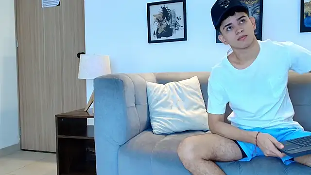 TWINKS FRIENDS online show from 04-11-26, 01:26