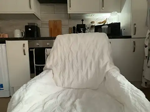 Snapshot of FrancescaXO chatting on 02-04-26, 10:21 FrancescaXO online show from 02-04-26, 10:21