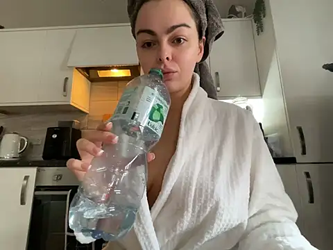 Snapshot of FrancescaXO chatting on 02-16-26, 09:27 FrancescaXO online show from 02-16-26, 09:27