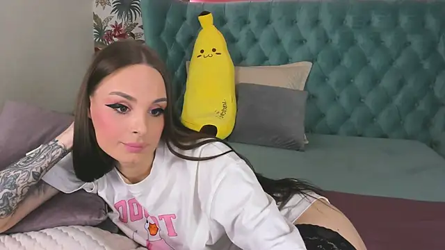 Snapshot of NaughtyLoryy chatting on 10-29-25, 08:27 NaughtyLoryy online show from 10-29-25, 08:27