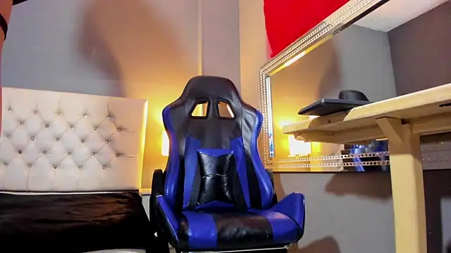 Snapshot of MiaMalkoba chatting on 11-20-25, 12:49 MiaMalkoba online show from 11-20-25, 12:49