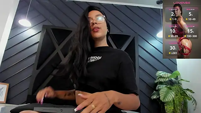 zoe martins  online show from 11-19-25, 05:24