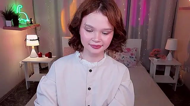 Snapshot of EmilyChaves chatting on 06-18-26, 08:25 EmilyChaves online show from 06-18-26, 08:25