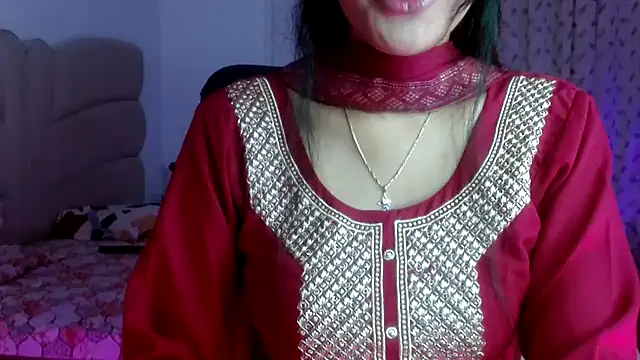 Snapshot of Mini_Meera chatting on 10-13-25, 06:19 Mini Meera online show from 10-13-25, 06:19