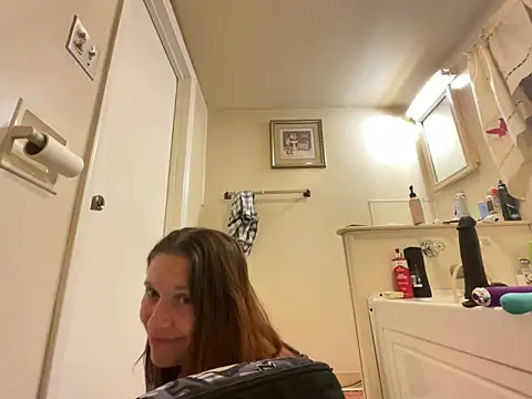 YoMomma-xoxo13 online show from 12-23-25, 12:30