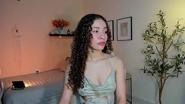 Snapshot of isabella-garcia- chatting on 04-26-26, 01:25 isabella-garcia- online show from 04-26-26, 01:25