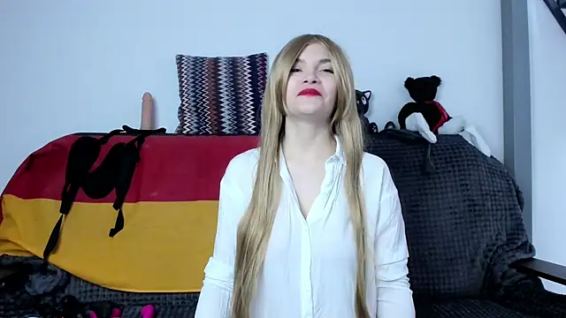 Katherine Twilight online show from 01-17-25, 03:43