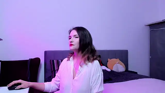 Katherine Twilight online show from 10-17-25, 03:36