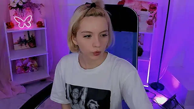 AuroraWrenfield online show from 11-06-25, 07:31