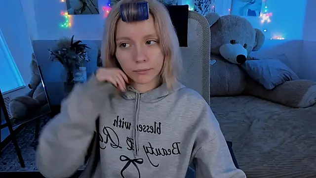 AuroraWrenfield online show from 02-17-26, 04:20