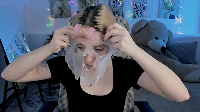 AuroraWrenfield online show from 04-14-26, 12:27