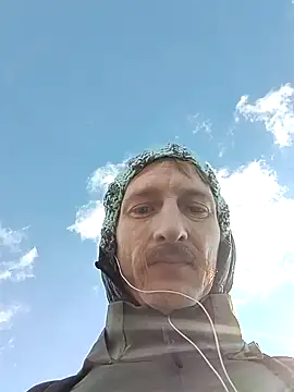 Snapshot of KokosMartin chatting on 10-02-25, 10:44 KokosMartin online show from 10-02-25, 10:44