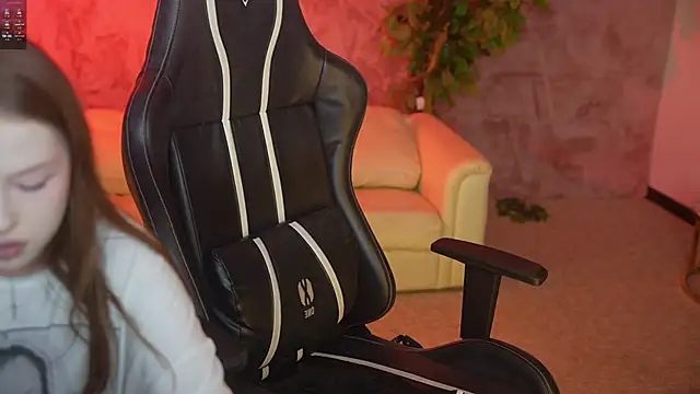 Snapshot of Goldie_Flame chatting on 09-12-25, 11:37 Goldie Flame online show from 09-12-25, 11:37