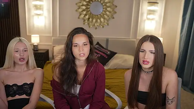 Snapshot of Goldie_Flame chatting on 09-24-25, 07:28 Goldie Flame online show from 09-24-25, 07:28