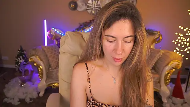 Snapshot of KateShanny chatting on 12-19-25, 07:04 KateShanny online show from 12-19-25, 07:04