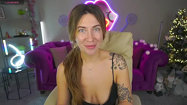 Snapshot of KateShanny chatting on 12-20-25, 07:15 KateShanny online show from 12-20-25, 07:15