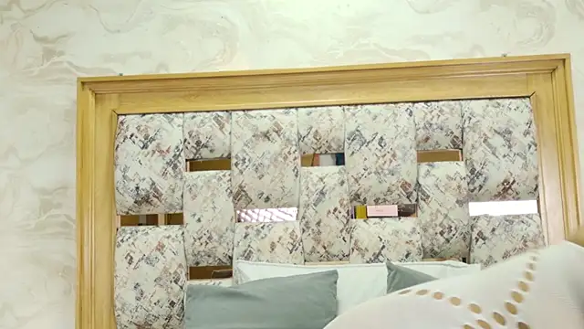 Snapshot of ZOLEY_WATSON chatting on 09-21-25, 03:08 ZOLEY WATSON online show from 09-21-25, 03:08