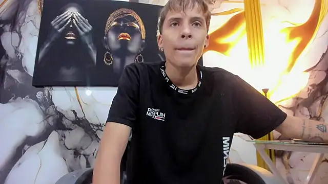 Snapshot of mono_blonde chatting on 07-15-26, 12:32 mono blonde online show from 07-15-26, 12:32