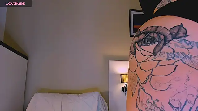 Snapshot of marrenaa chatting on 10-03-25, 04:20 marrenaa online show from 10-03-25, 04:20