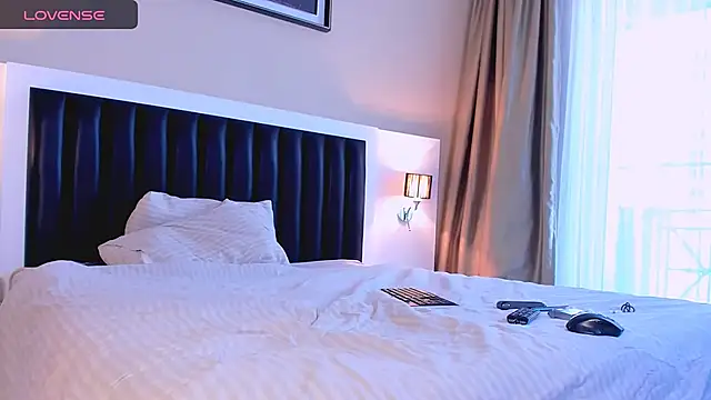 Snapshot of marrenaa chatting on 11-19-25, 07:19 marrenaa online show from 11-19-25, 07:19