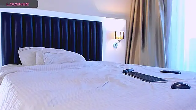 Snapshot of marrenaa chatting on 11-25-25, 07:08 marrenaa online show from 11-25-25, 07:08