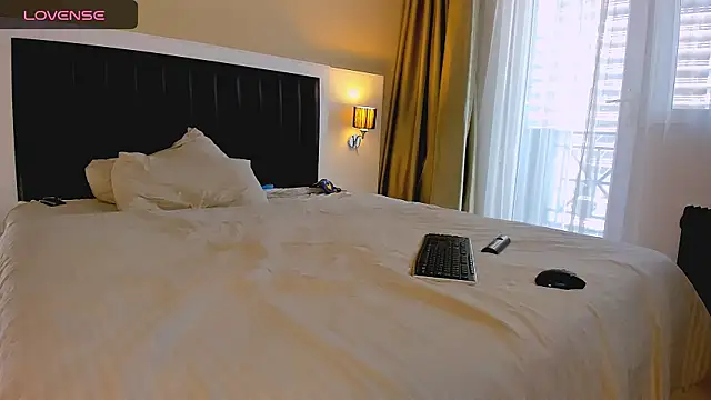 Snapshot of marrenaa chatting on 12-04-25, 07:06 marrenaa online show from 12-04-25, 07:06