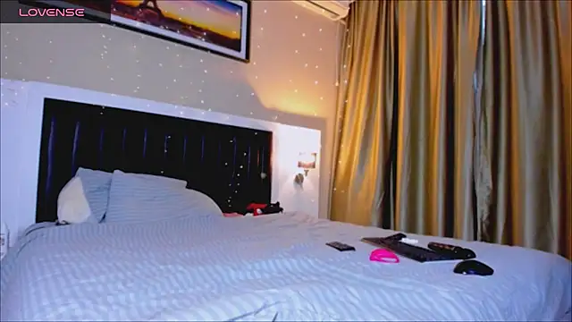 Snapshot of marrenaa chatting on 12-15-25, 06:06 marrenaa online show from 12-15-25, 06:06