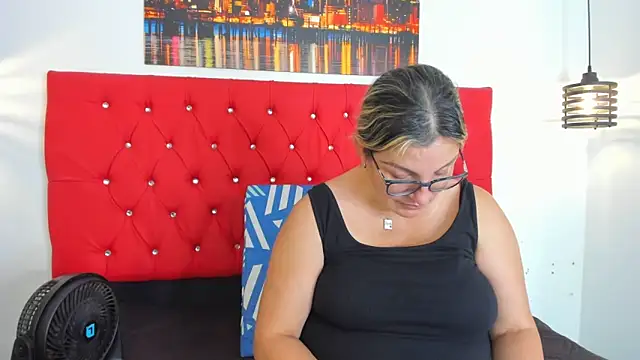 carolinacrus01 online show from 09-11-25, 03:56