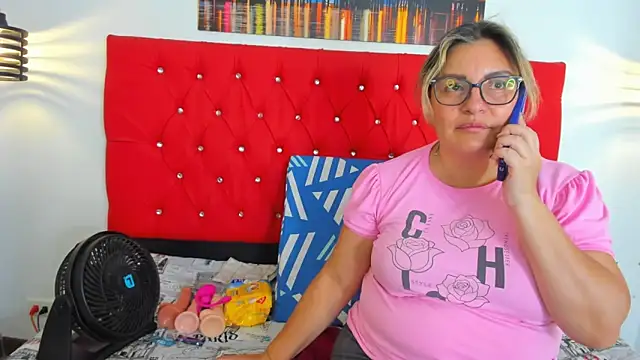 carolinacrus01 online show from 09-15-25, 03:45