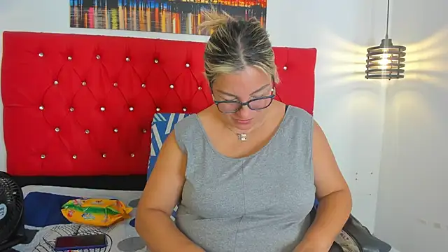 carolinacrus01 online show from 11-25-25, 03:34