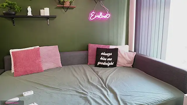 Snapshot of Eveline_Beauty_Kitty chatting on 05-23-26, 09:13 Eveline Beauty Kitty online show from 05-23-26, 09:13