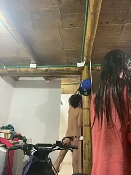 Snapshot of juliie_star chatting on 10-21-25, 01:34 juliie star online show from 10-21-25, 01:34