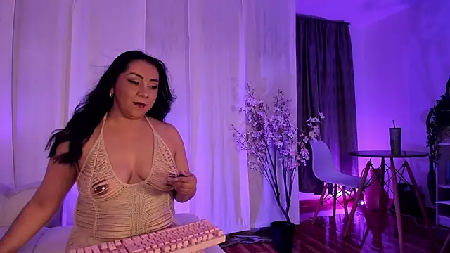 Snapshot of sweett-mary chatting on 05-17-26, 03:26 sweett-mary online show from 05-17-26, 03:26
