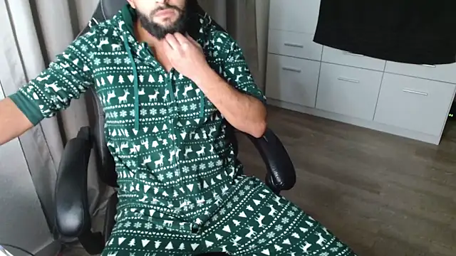 Snapshot of Milo9210 chatting on 10-16-25, 08:10 Milo9210 online show from 10-16-25, 08:10