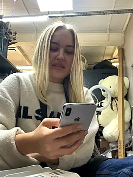 CandyVice online show from 10-16-25, 04:52