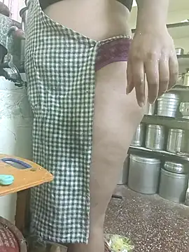 Snapshot of dhanshri143 chatting on 11-10-25, 04:33 dhanshri143 online show from 11-10-25, 04:33