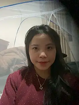 Snapshot of Bella_7777 chatting on 09-17-25, 05:14 Bella 7777 online show from 09-17-25, 05:14