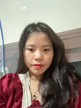 Snapshot of Bella_7777 chatting on 10-23-25, 03:33 Bella 7777 online show from 10-23-25, 03:33