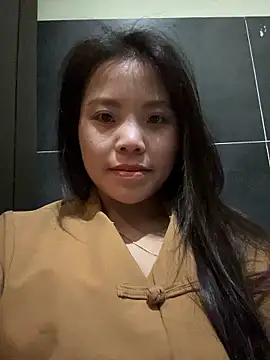 Snapshot of Bella_7777 chatting on 05-15-26, 12:01 Bella 7777 online show from 05-15-26, 12:01