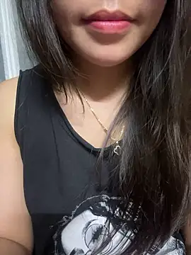 Snapshot of Bella_7777 chatting on 05-27-26, 04:15 Bella 7777 online show from 05-27-26, 04:15