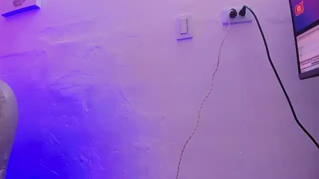 Snapshot of Ambar_Cullen chatting on 10-28-25, 08:22 Ambar Cullen online show from 10-28-25, 08:22