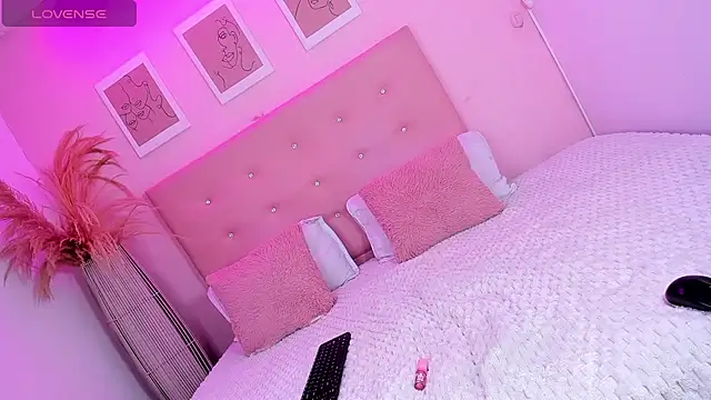 ANNIE DOLCE  online show from 11-10-25, 10:31