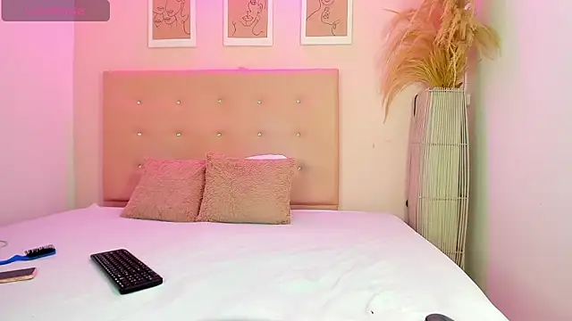 Snapshot of ANNIE_DOLCE_ chatting on 05-23-26, 10:03 ANNIE DOLCE online show from 05-23-26, 10:03